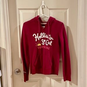 hollister co. | burgundy graphic hoodie